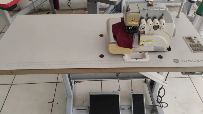 Máquina de Costura Overlock P Cadeia Singer (Parcelo)