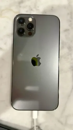 Troco iPhone 12 Pro , por iPhone a baixo com mais volta da pessoa 