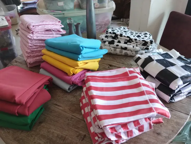 Toalhas de mesa algodão e cetim Lote com 31 unidades e tecidos