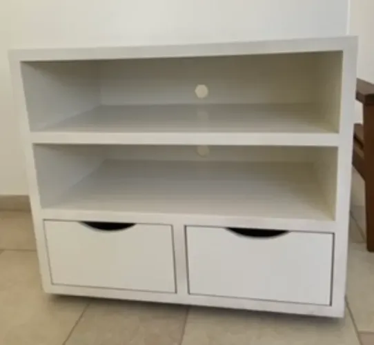 Rack branco em madeira 