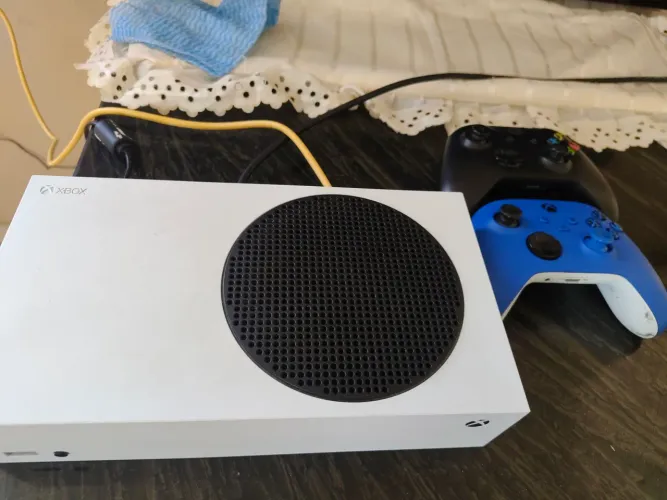 Xbox Séries S + 2 controles