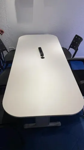 Mesa de reunião de escritório branca