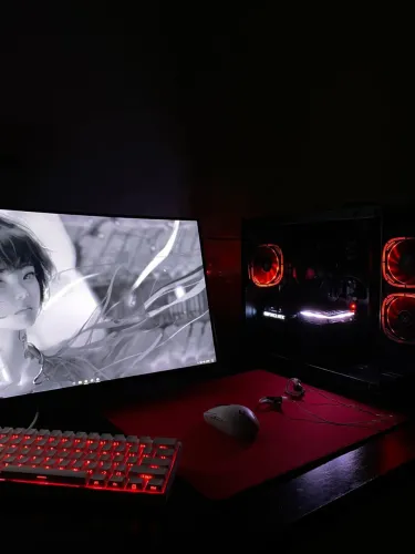 Gabinete Gamer - KIT DDR5 com controle de ps5 de brinde 