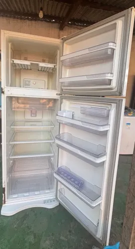 VENDE-SE GELADEIRA