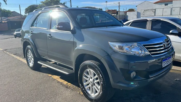 Toyota Hilux SW4 SR 4X2 2.7/2.7 Flex 16V Mec. 2013