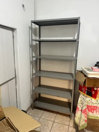 Estante de aço