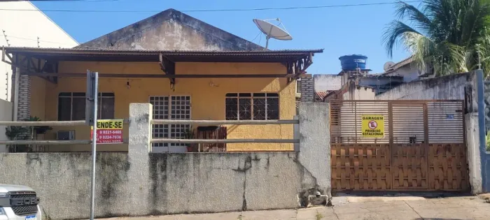 Casa à venda Telefone: Mara * Marcelo * Mauro *