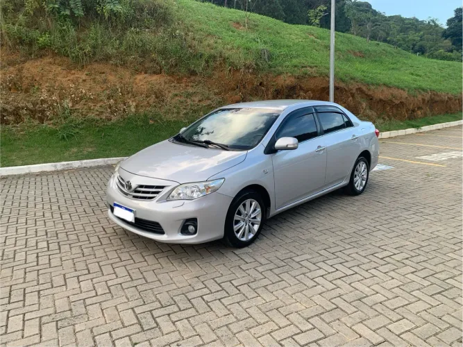 Toyota Corolla Altis 2.0 Flex 16V Aut. 2013