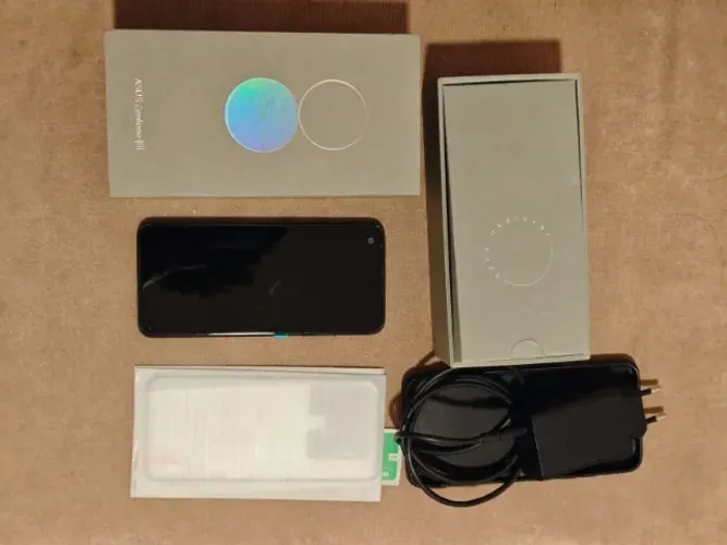 Smartphone ASUS ZENFONE 8 ZS590KS 8gb/128gb Pequeno Detalhe