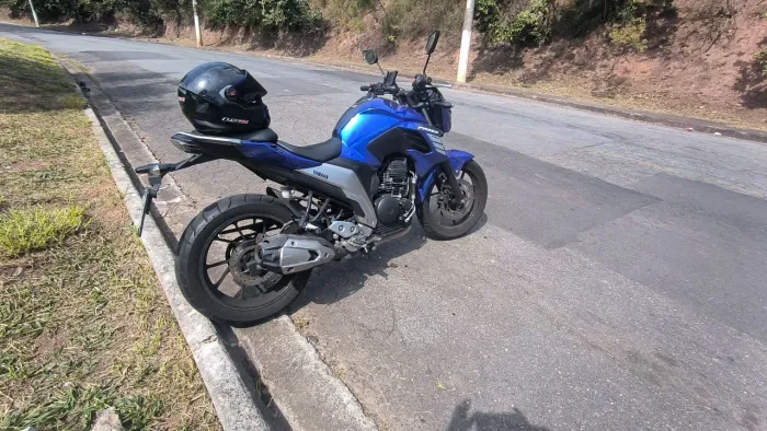 Troco FZ25 por moto menor 
