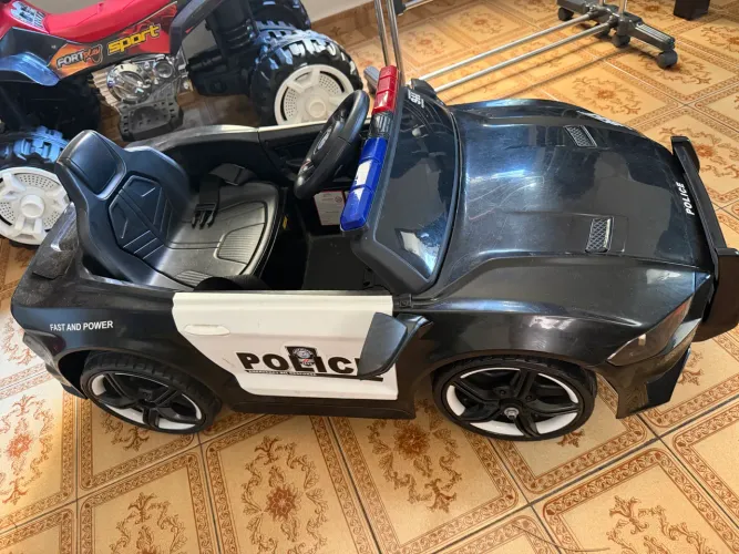 Mini Carro Elétrico Infantil da Importway modelo Polícia