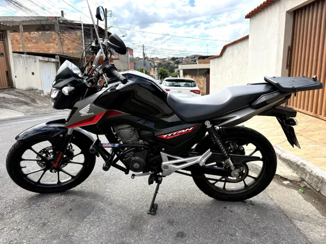 Titan 160 - Única dona