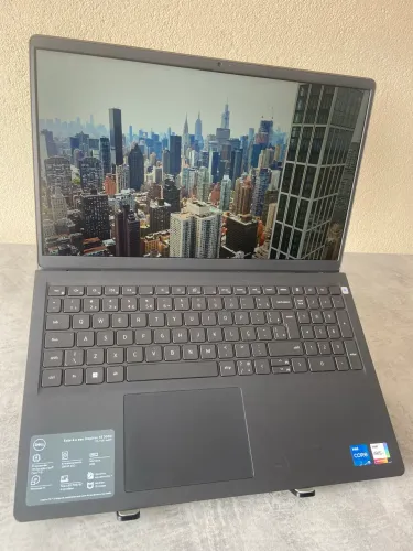 Notebook Dell i5 11ª Geração / IrisXe Graphics / 8GB RAM / 256GB SSD / Tela 15.6? FullHD