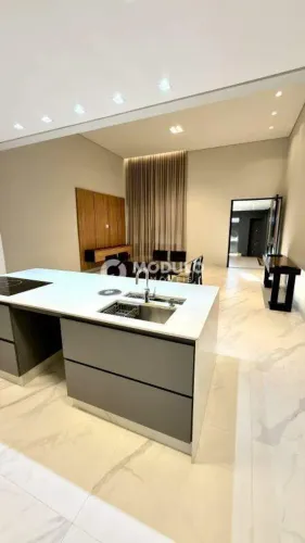 Casa residencial disponível para locação no bairro Saraiva.