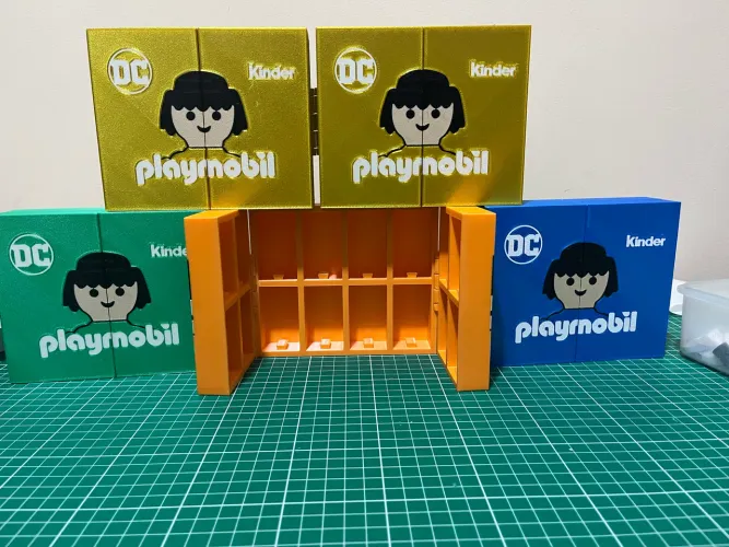 Maleta expositora Playmobil Kinder DC