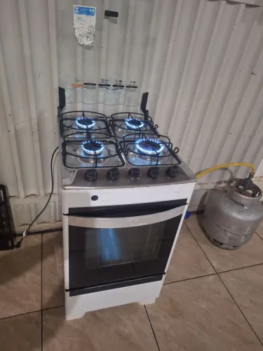 Vendo barato fogão automático funcionando perfeitamente. Retirada cidade ocidental 