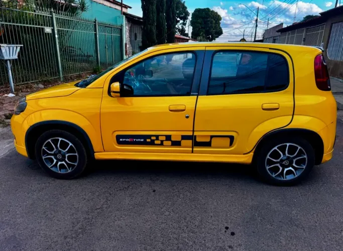 Fiat Uno Sporting 1.4 EVO Fire Flex 8V 4P 2012