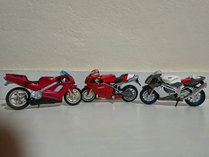 Miniaturas de moto 1:18. Super conservadas