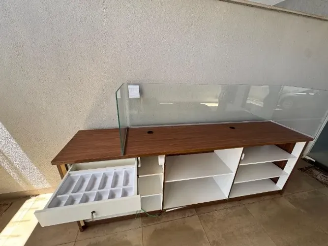 Balcão Comercial MDF com Vidro - Caixa / Recepção / Loja - 2,53m