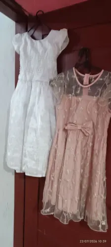 Vestido elegante de festa infantil.
