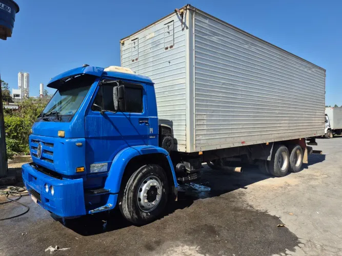 VW Titan 18310 2004