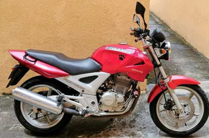 Vendo CBX Twister 250 2002 toda original 