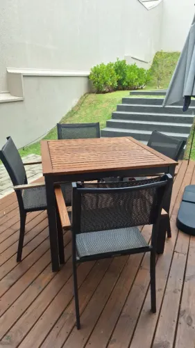 Conjunto de Jardim - Mesa 0,89 × 0,89 m + 4 Cadeiras Oris (Usado)