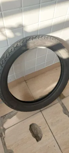 Pneu Titan usado