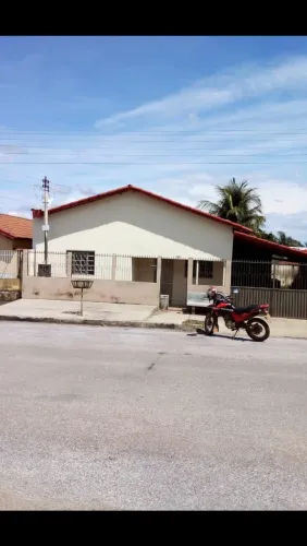 Casa em formoso de Goiás com 2 casas no lote 5 quartos ótima para morar ou investir