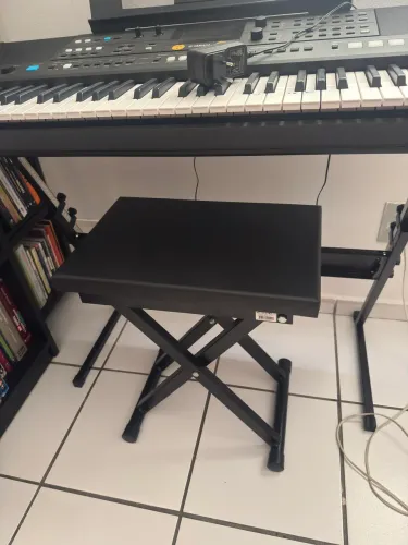 Banqueta alcochoada para teclado e para Piano 