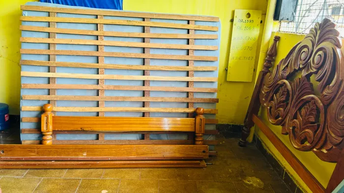 Cama madeira maciça 