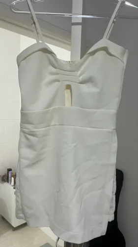 Vestido Branco (estilo macacãozinho) tamanho 38