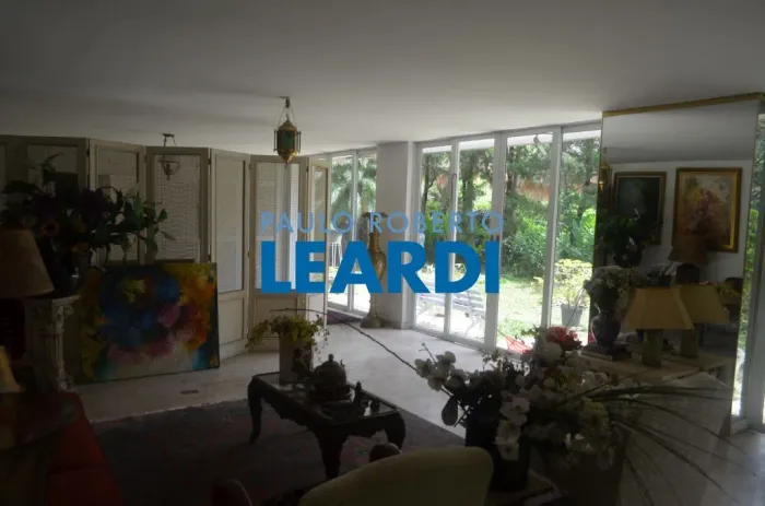 CASA ASSOBRADADA - CIDADE JARDIM - SP