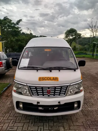 Jinbei Topic Escolar SL 2.2 8V/ 2.0 16V 4P 2011