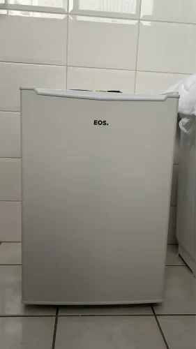 Frigobar EOS Ice Compact 71 Litros Branco EFB81 110V