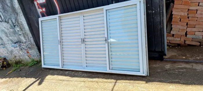 JANELA GRANDE DE ALUMÍNIO BRANCO 6 FOLHAS /// R$1850,00 