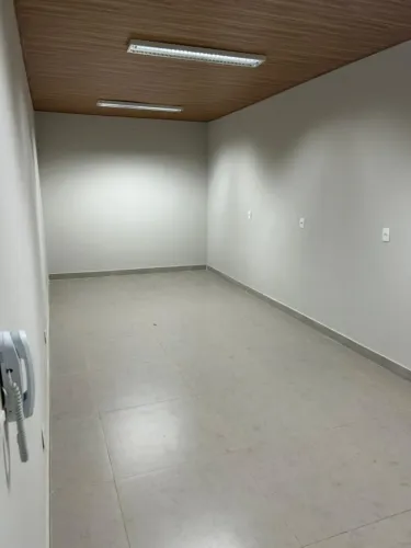 Sala Comercial bem localizada na Pedreira
