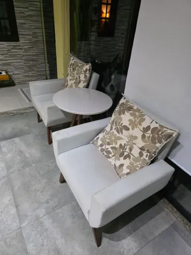 Par de Poltrona com mesa usadas