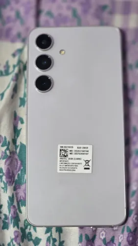 Vendo Samsung S24 seminovo, sem nenhum defeito.
