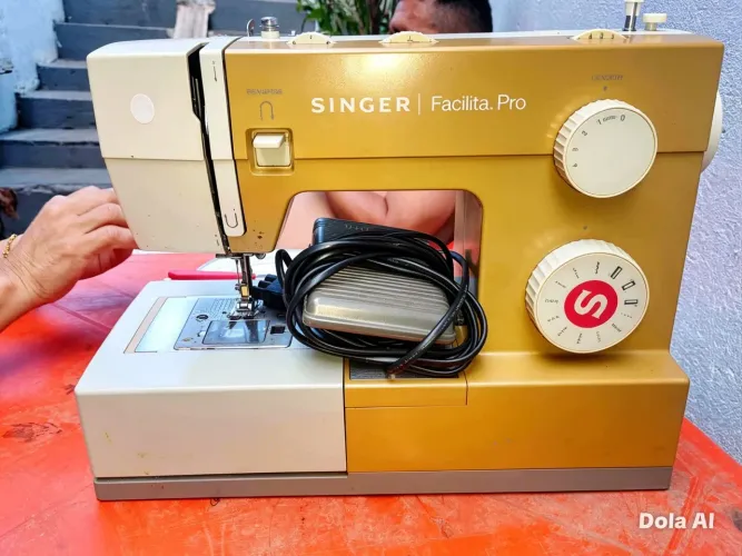 Vendo uma máquina de costura Singer facilita.pro