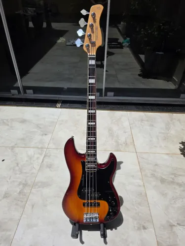 Contrabaixo Marcus Miller P7 Sire Original 4 Cordas Elixir novas Indonésia