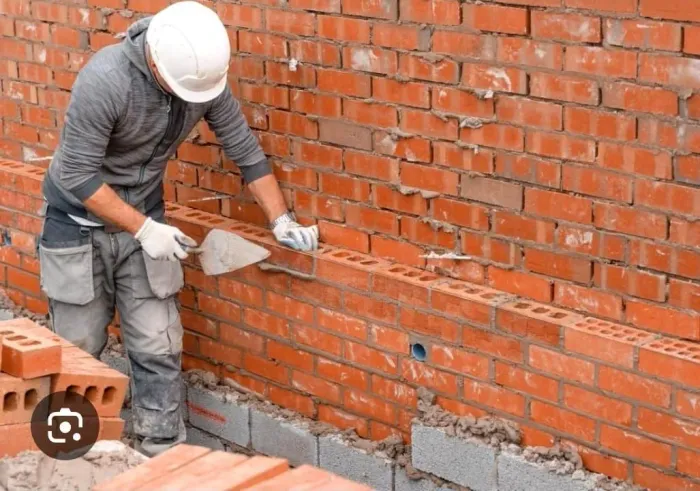 Pedreiro manutenção em geral em casas e apartamentos.