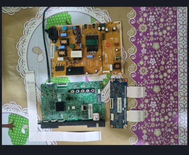 Lote Placas Samsung UN40J5200G - Principal + Fonte + T-Con + Flats (Funcionando)<br>R$ 300