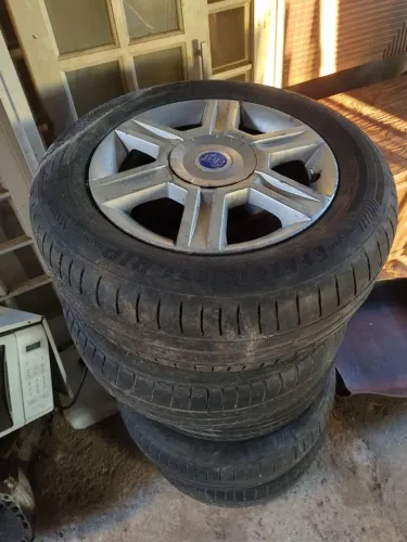 Vendo rodas como pneus aro 15 tem até step