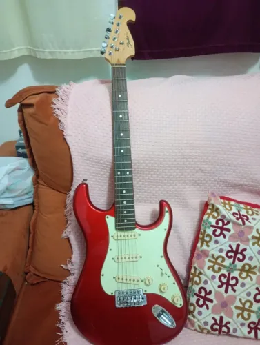 Guitarra Shelter USA Stratocaster muito bem conservada