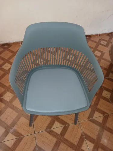 POUTRONA PLÁSTICO