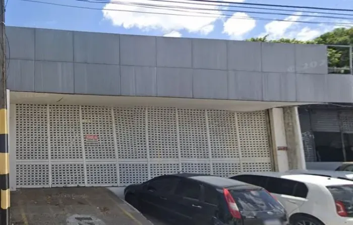 Vende-se ou aluga-se galpão
