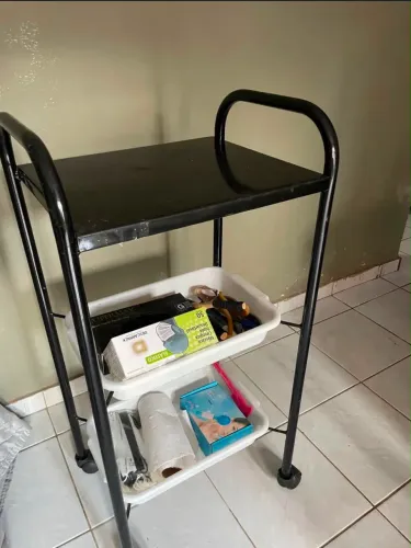 Maca 3 posições, carrinho estética e mocho.