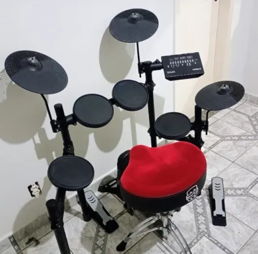Bateria Yamaha TDX 402 com banco Mapex T865.