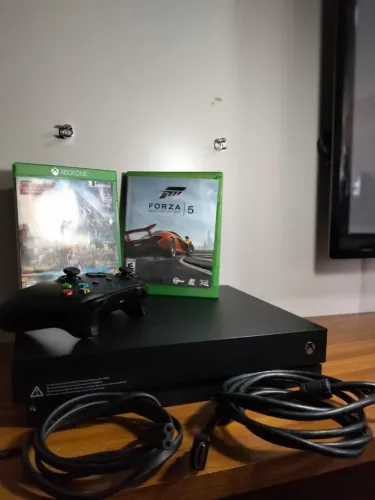Xbox One X EM ESTADO DE NOVO!!! 1TB CHEIO DE JOGOS!! + CONTROLE ORIGINAL!!!